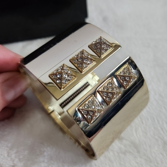 Victoria's Secret VS Gold Toned Scandalous Rhinestone Cuff Hinged Bracelet NWT - Picture 3 of 9
